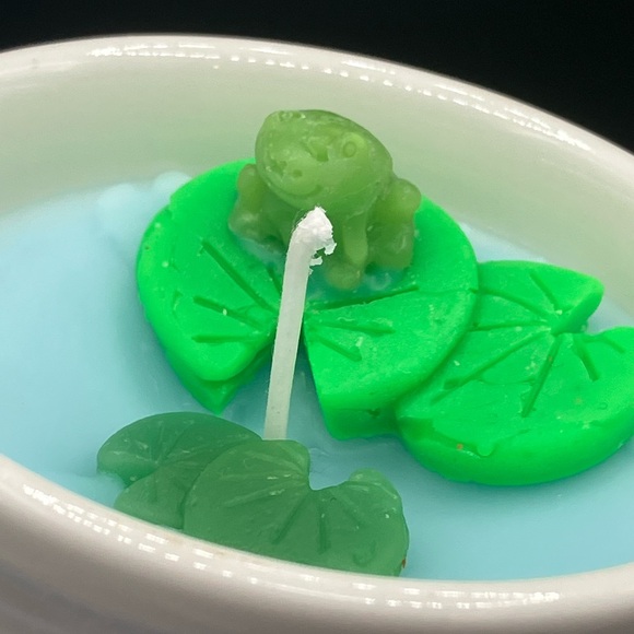 Handmade Cute Pond Candle - Picture 2 of 3